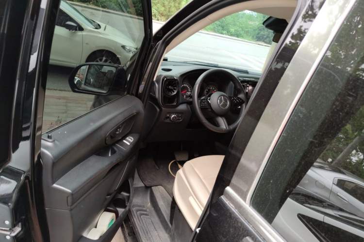 Used Mercedes-Benz Vito 2024 2.0T Elite Version 7 Seats Driver Seat