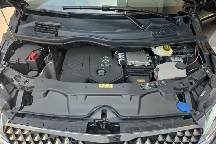 Used Mercedes-Benz Vito 2024 2.0T Elite Version 7 Seats Engine Bay