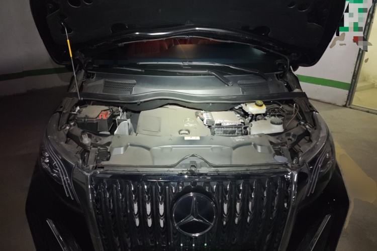 Used Mercedes-Benz Vito 2024 2.0T Elite Version 7 Seats Engine Bay