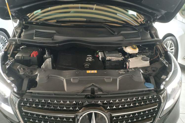 Used Mercedes-Benz Vito 2024 2.0T Elite Version 7 Seats Engine Bay