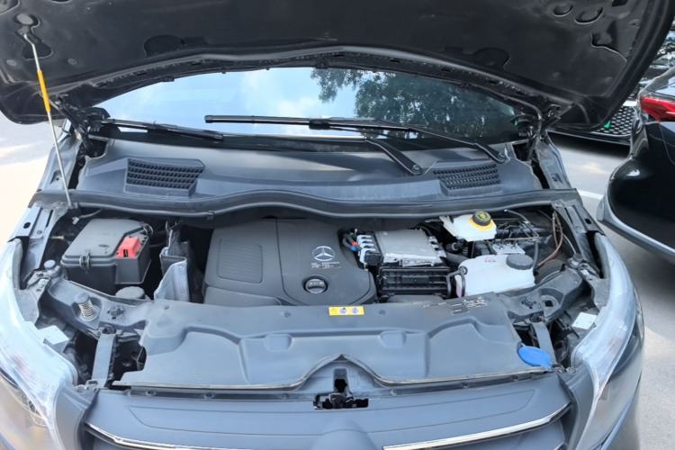 Used Mercedes-Benz Vito 2024 2.0T Elite Version 7 Seats Engine Bay