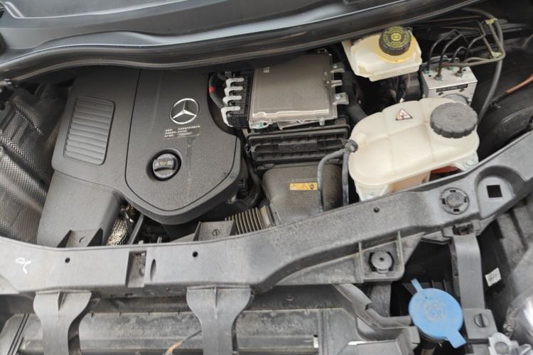 Used Mercedes-Benz Vito 2024 2.0T Elite Version 7 Seats Engine Bay