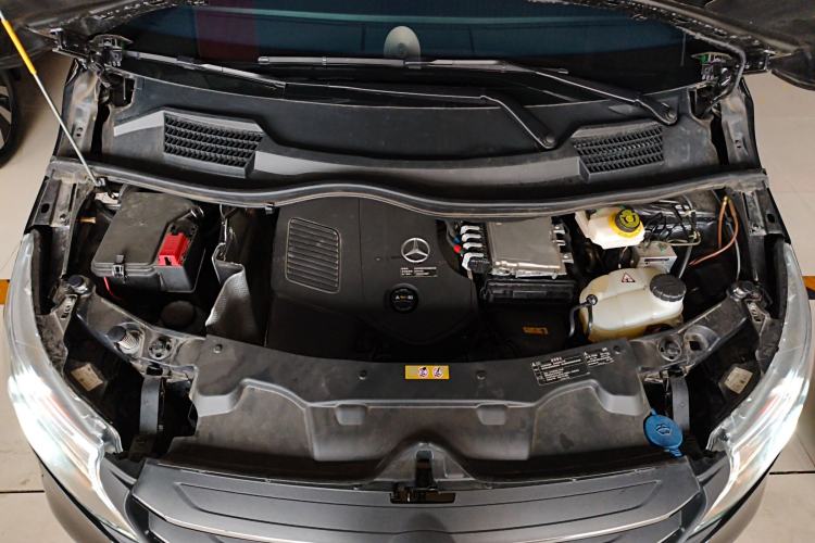 Used Mercedes-Benz Vito 2024 2.0T Elite Version 7 Seats Engine Bay