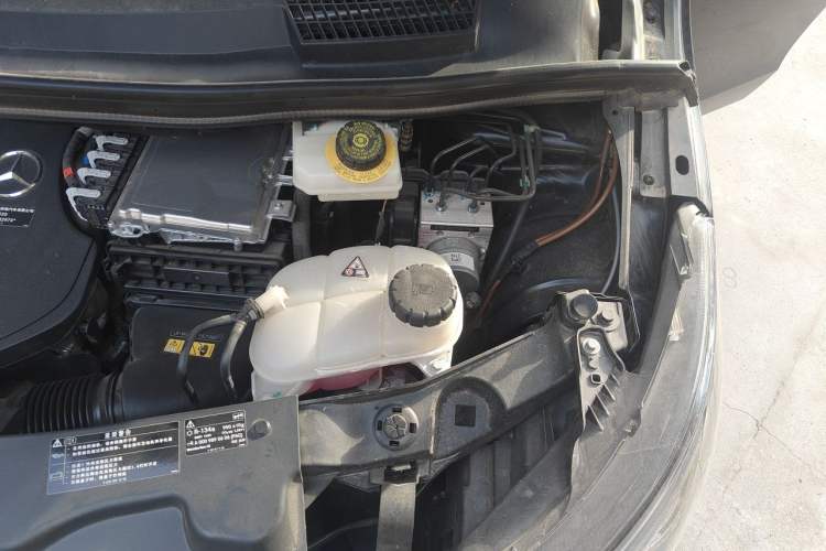 Used Mercedes-Benz Vito 2024 2.0T Elite Version 7 Seats Engine Bay Left