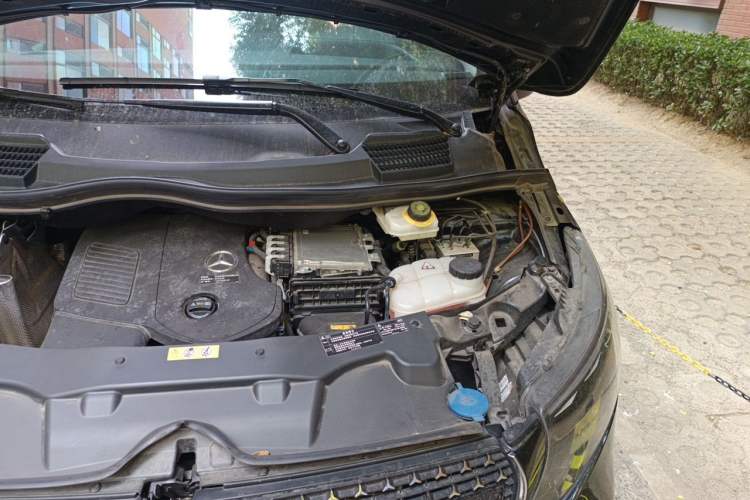 Used Mercedes-Benz Vito 2024 2.0T Business Version 7 Seats Engine Bay Left