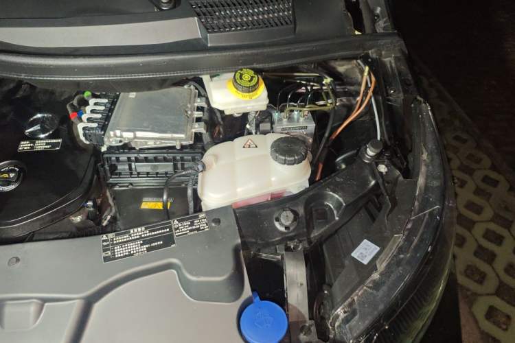Used Mercedes-Benz Vito 2024 2.0T Elite Version 7 Seats Engine Bay Left