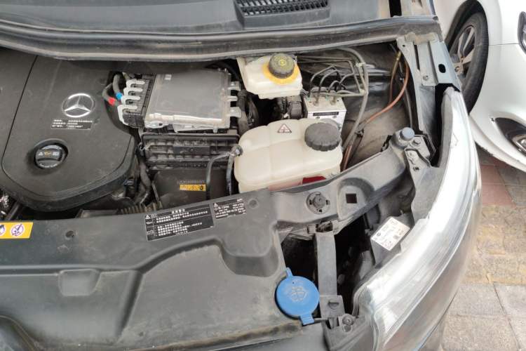 Used Mercedes-Benz Vito 2024 2.0T Elite Version 7 Seats Engine Bay Left