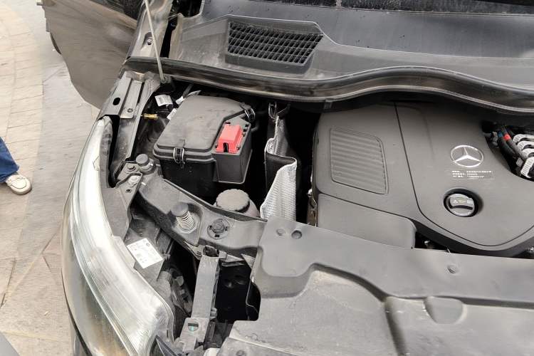 Used Mercedes-Benz Vito 2024 2.0T Elite Version 8 Seats Engine Bay Right
