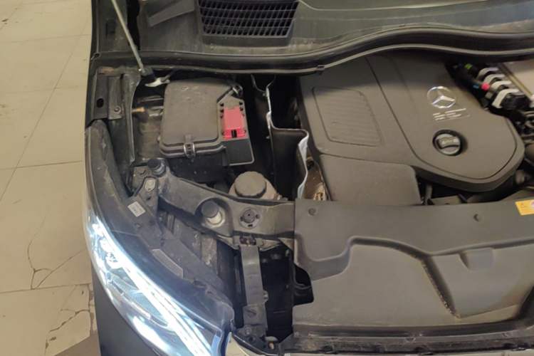 Used Mercedes-Benz Vito 2024 2.0T Business Version 7 Seats Engine Bay Right