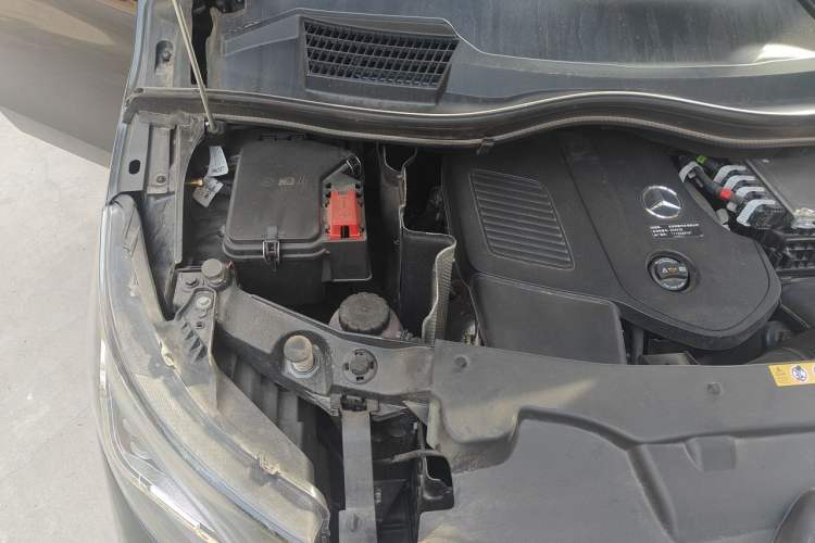 Used Mercedes-Benz Vito 2024 2.0T Elite Version 7 Seats Engine Bay Right