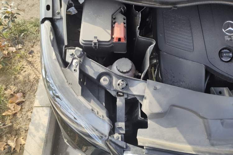 Used Mercedes-Benz Vito 2024 2.0T Elite Version 7 Seats Engine Bay Right