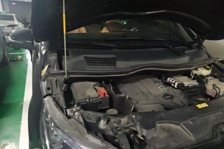 Used Mercedes-Benz Vito 2024 2.0T Elite Version 7 Seats Engine Bay Right
