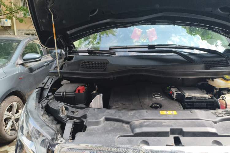Used Mercedes-Benz Vito 2024 2.0T Elite Version 7 Seats Engine Bay Right