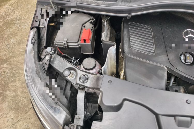 Used Mercedes-Benz Vito 2024 2.0T Business Version 7 Seats Engine Bay Right