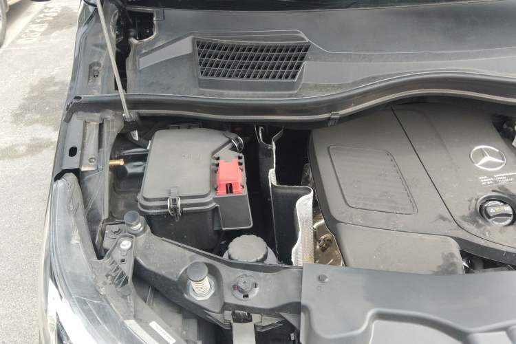 Used Mercedes-Benz Vito 2024 2.0T Business Version 7 Seats Engine Bay Right