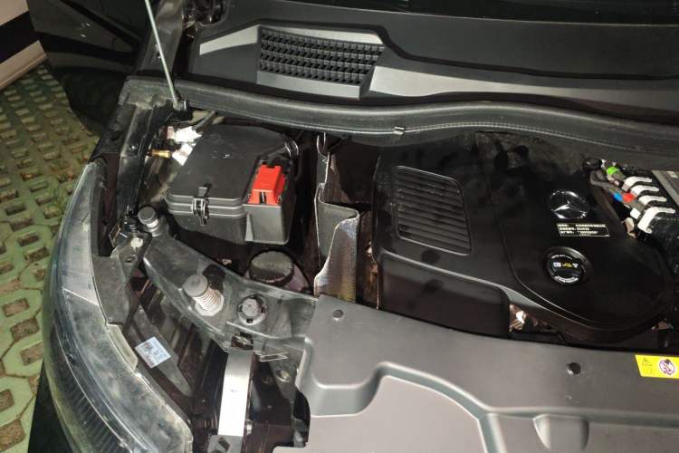 Used Mercedes-Benz Vito 2024 2.0T Elite Version 7 Seats Engine Bay Right