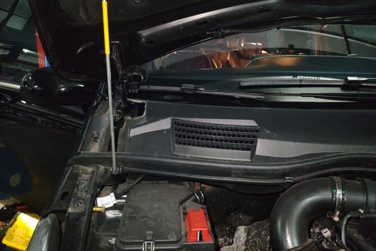 Used Mercedes-Benz Vito 2024 2.0T Business Version 7 Seats Engine Bay Right