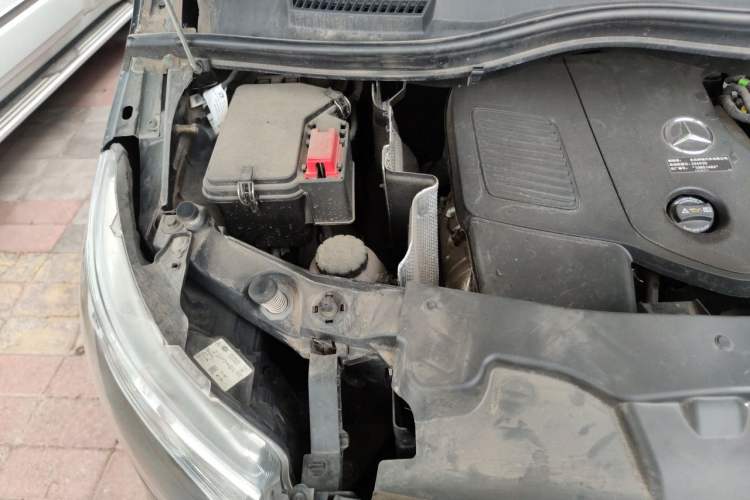 Used Mercedes-Benz Vito 2024 2.0T Elite Version 7 Seats Engine Bay Right