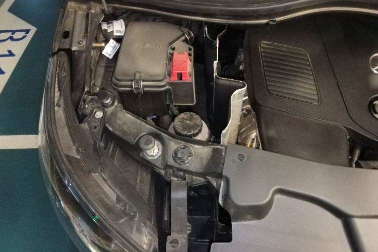 Used Mercedes-Benz Vito 2024 2.0T Business Version 7 Seats Engine Bay Right