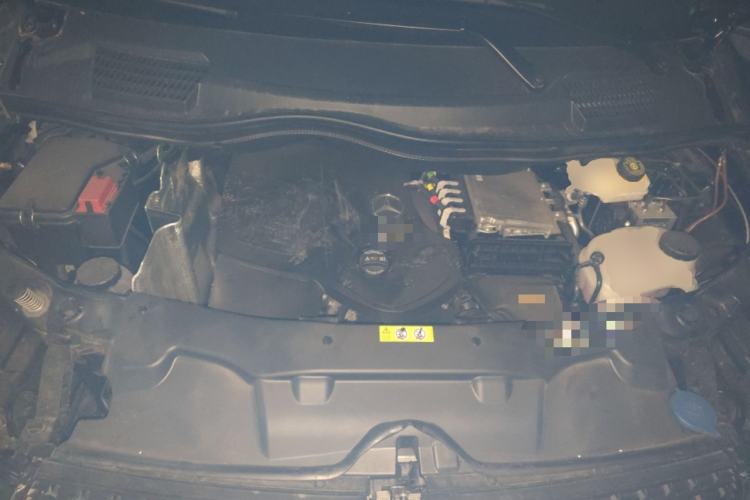 Used Mercedes-Benz Vito 2024 2.0T Business Version 7 Seats Engine Bay