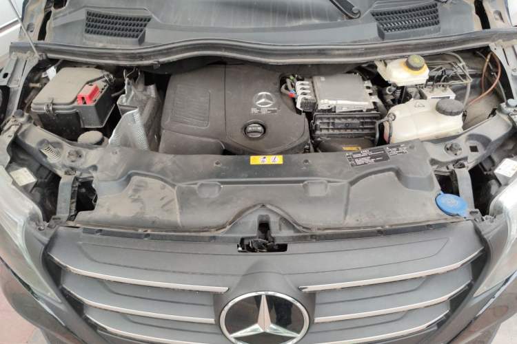 Used Mercedes-Benz Vito 2024 2.0T Elite Version 7 Seats Engine Bay