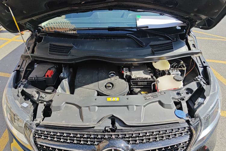 Used Mercedes-Benz Vito 2024 2.0T Elite Version 7 Seats Engine Bay