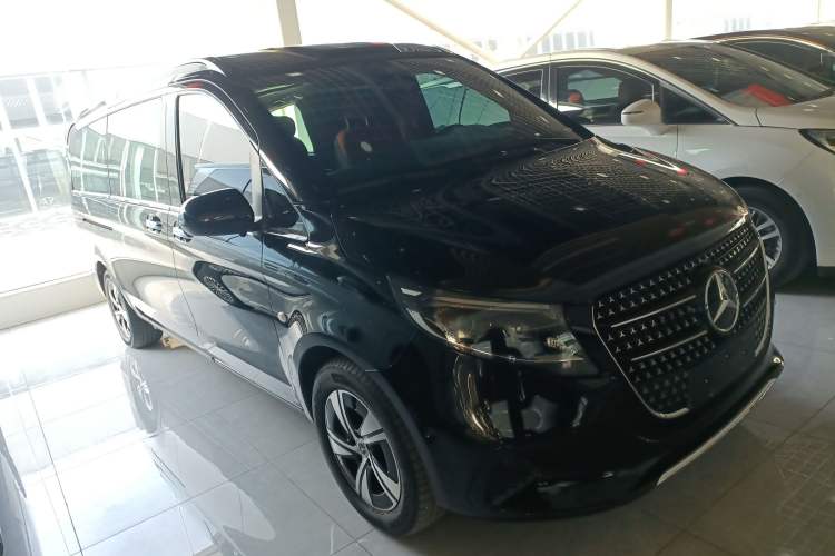 Used Mercedes-Benz Vito 2024 2.0T Elite Version 7 Seats Front Right 45 Deg