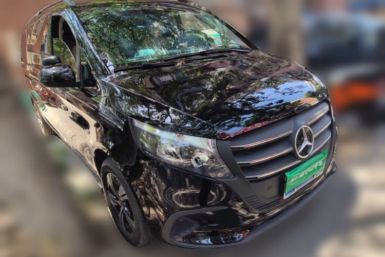 Used Mercedes-Benz Vito 2024 2.0T Elite Version 7 Seats Front Right 45 Deg