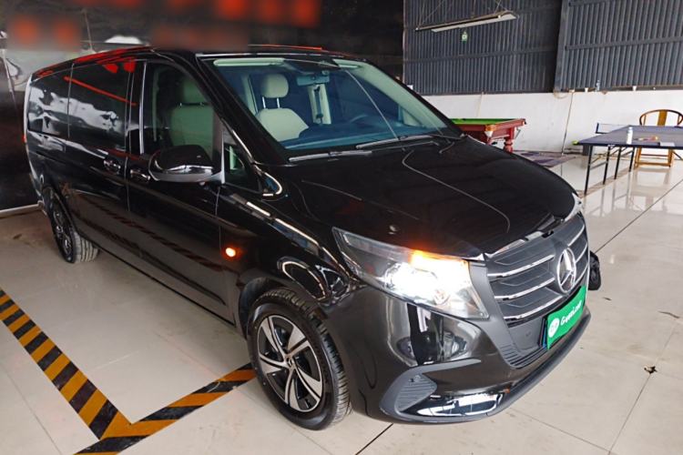 Used Mercedes-Benz Vito 2024 2.0T Elite Version 7 Seats Front Right 45 Deg