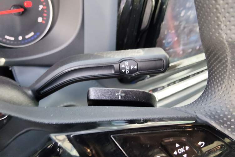 Used Mercedes-Benz Vito 2024 2.0T Elite Version 8 Seats Gear Lever