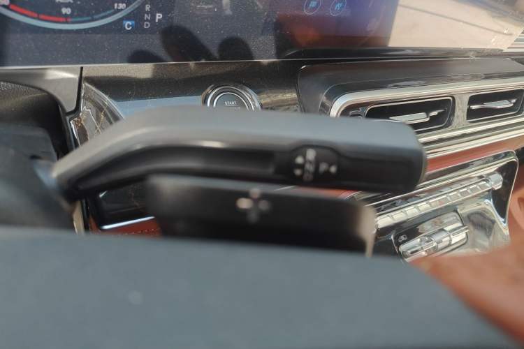 Used Mercedes-Benz Vito 2024 2.0T Elite Version 7 Seats Gear Lever