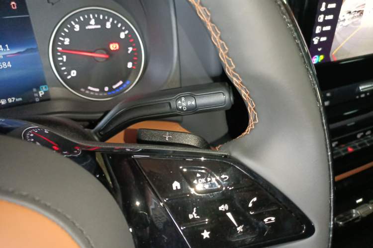 Used Mercedes-Benz Vito 2024 2.0T Elite Version 7 Seats Gear Lever