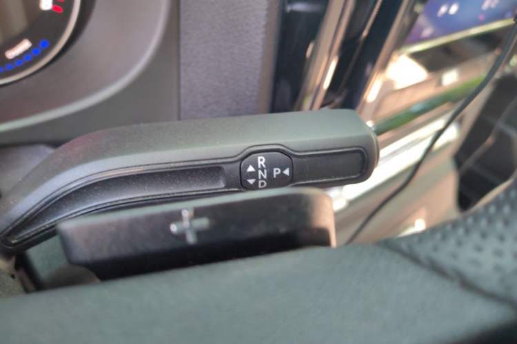 Used Mercedes-Benz Vito 2024 2.0T Elite Version 7 Seats Gear Lever