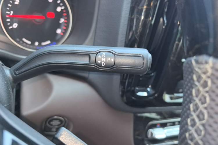 Used Mercedes-Benz Vito 2024 2.0T Elite Version 7 Seats Gear Lever