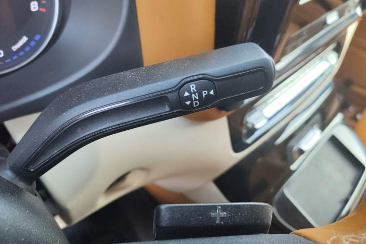 Used Mercedes-Benz Vito 2024 2.0T Elite Version 7 Seats Gear Lever