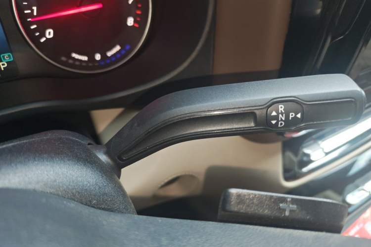 Used Mercedes-Benz Vito 2024 2.0T Elite Version 7 Seats Gear Lever