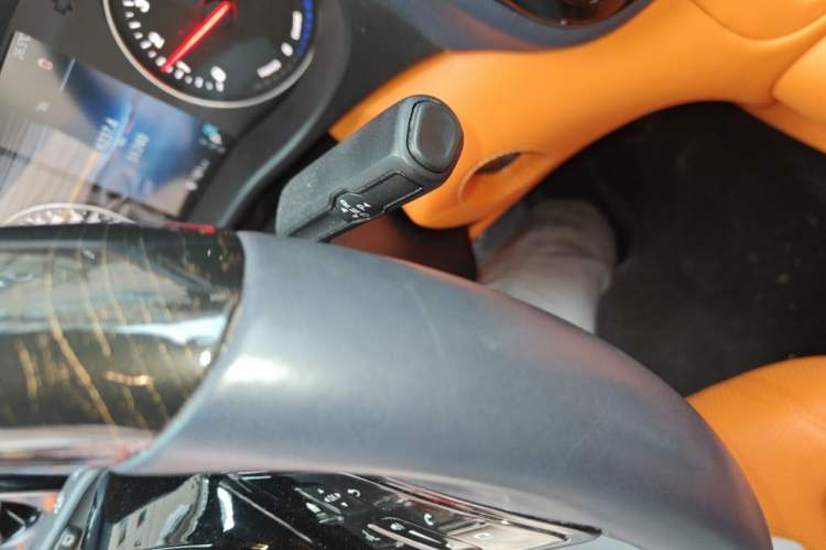 Used Mercedes-Benz Vito 2024 2.0T Elite Version 7 Seats Gear Lever
