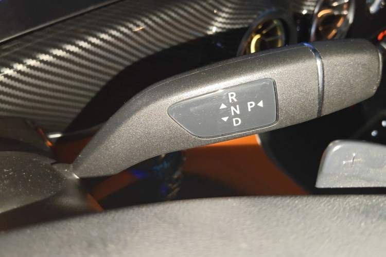 Used Mercedes-Benz Vito 2024 2.0T Business Version 7 Seats Gear Lever