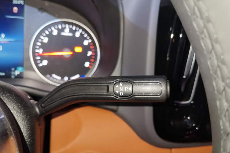 Used Mercedes-Benz Vito 2024 2.0T Business Version 7 Seats Gear Lever