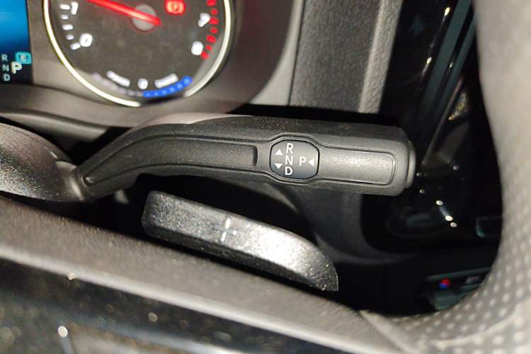 Used Mercedes-Benz Vito 2024 2.0T Elite Version 7 Seats Gear Lever