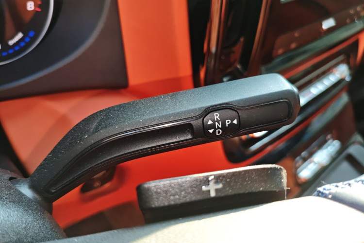 Used Mercedes-Benz Vito 2024 2.0T Elite Version 7 Seats Gear Lever