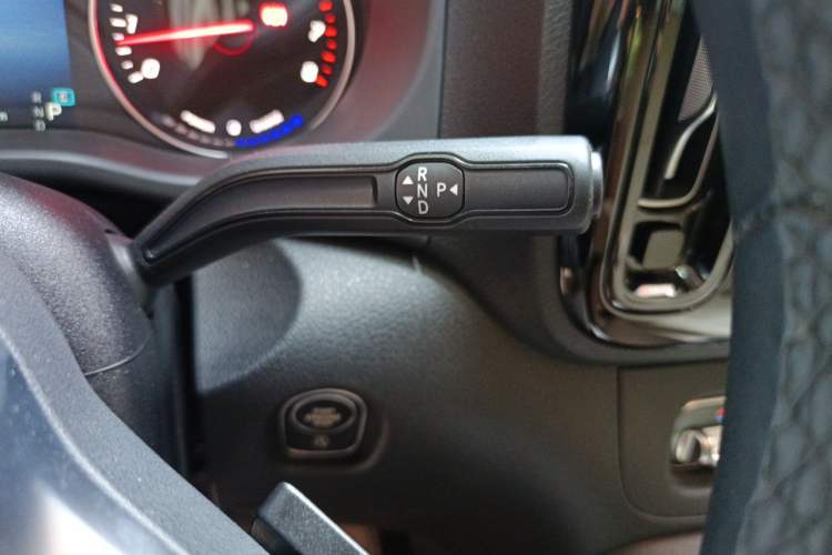 Used Mercedes-Benz Vito 2024 2.0T Business Version 7 Seats Gear Lever