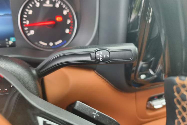 Used Mercedes-Benz Vito 2024 2.0T Elite Version 7 Seats Gear Lever