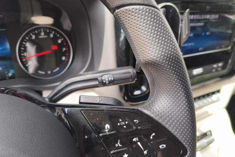 Used Mercedes-Benz Vito 2024 2.0T Elite Version 7 Seats Gear Lever