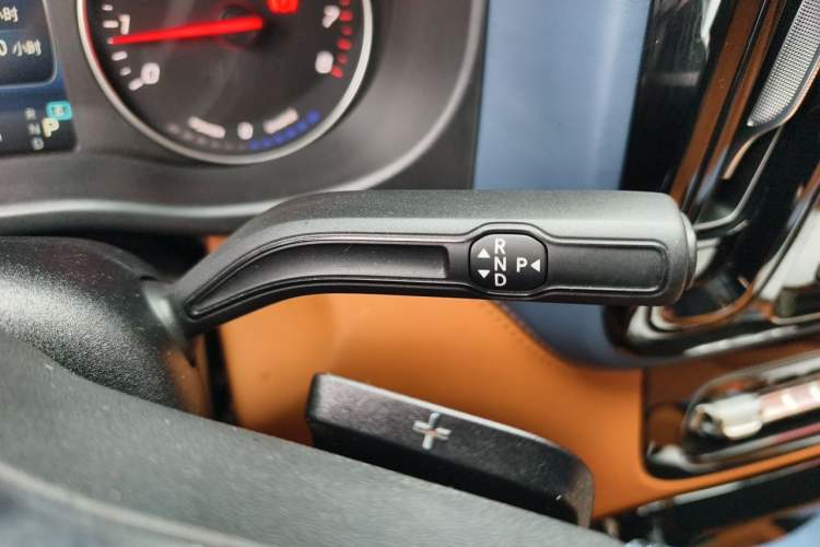 Used Mercedes-Benz Vito 2024 2.0T Business Version 7 Seats Gear Lever