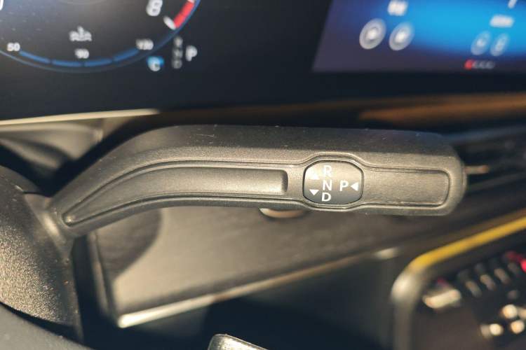 Used Mercedes-Benz Vito 2024 2.0T Business Version 7 Seats Gear Lever