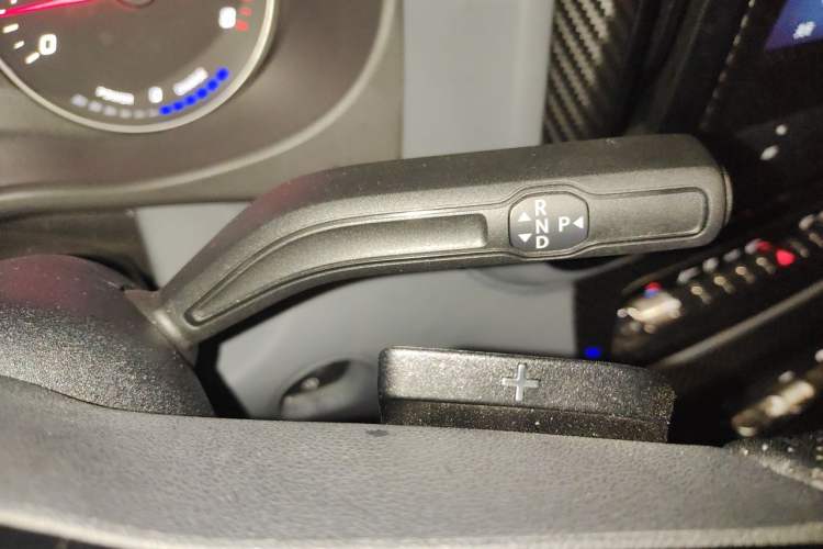Used Mercedes-Benz Vito 2024 2.0T Business Version 7 Seats Gear Lever