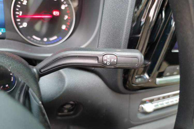 Used Mercedes-Benz Vito 2024 2.0T Elite Version 7 Seats Gear Lever