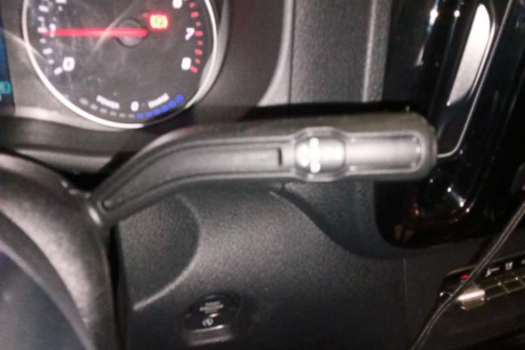 Used Mercedes-Benz Vito 2024 2.0T Business Version 7 Seats Gear Lever