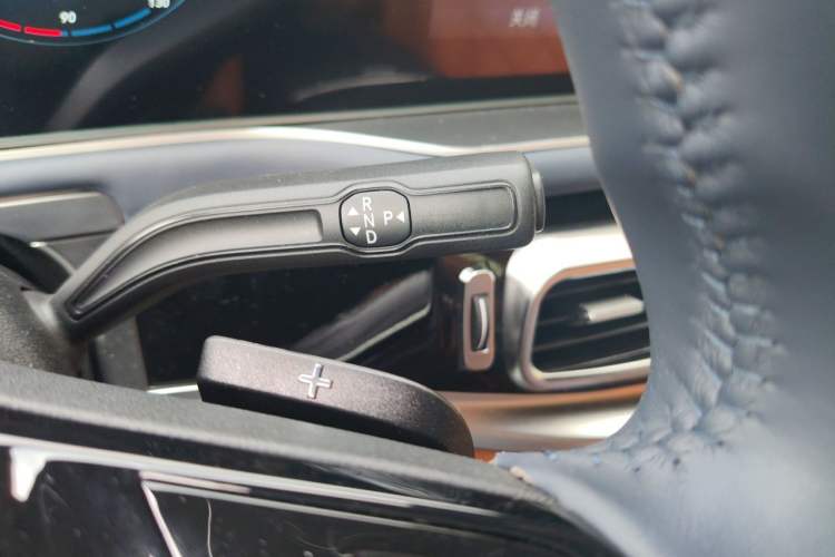 Used Mercedes-Benz Vito 2024 2.0T Elite Version 7 Seats Gear Lever